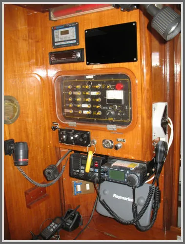 Slide: The Image of Beneteau 432 1987 - 7