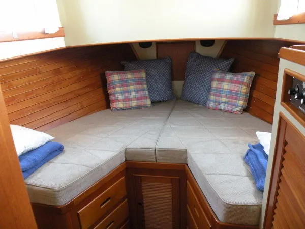 Slide: The Image of Grand Banks Heritage Motor Yacht 1989 - 1