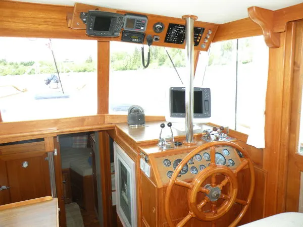 Slide: The Image of Grand Banks Heritage Motor Yacht 1989 - 10