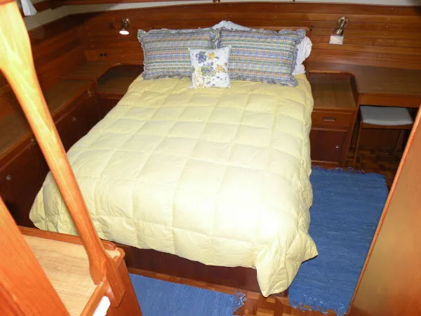 Slide: The Image of Grand Banks Heritage Motor Yacht 1989 - 11