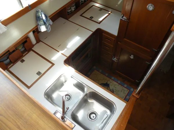 Slide: The Image of Grand Banks Heritage Motor Yacht 1989 - 5