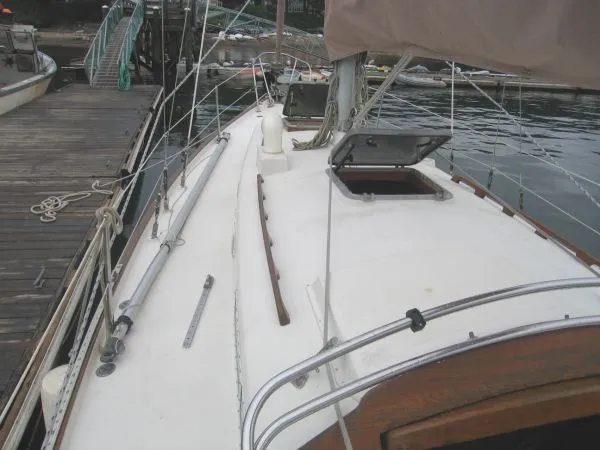 Slide: The Image of Whitby Alberg 37 1981 - 8