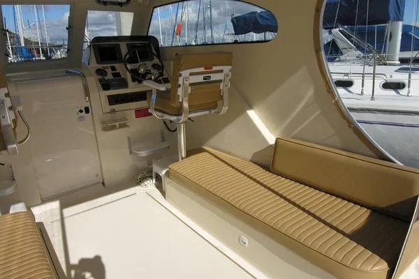 Slide: The Image of Mainship Pilot 30 II Sedan 2006 - 7