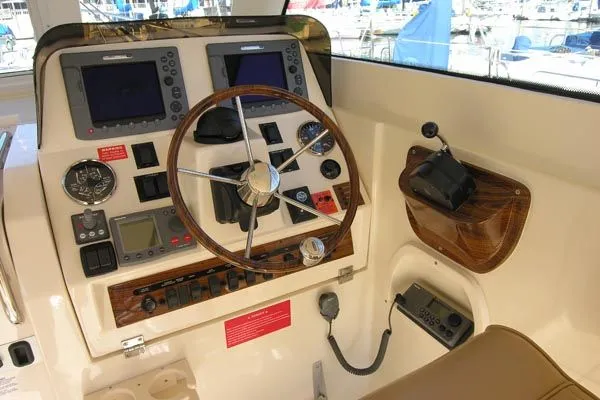 Slide: The Image of Mainship Pilot 30 II Sedan 2006 - 8