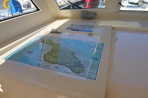 Slide: The Image of Mainship Pilot 30 II Sedan 2006 - 9