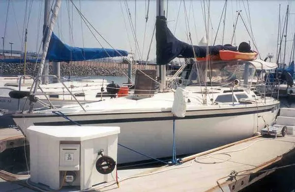 Slide: The Image of Hunter 33.5 1990 - 2
