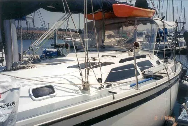 Slide: The Image of Hunter 33.5 1990 - 4