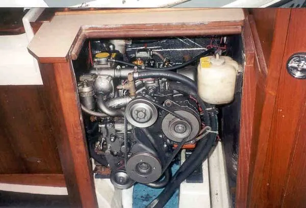Slide: The Image of Hunter 33.5 1990 - 5