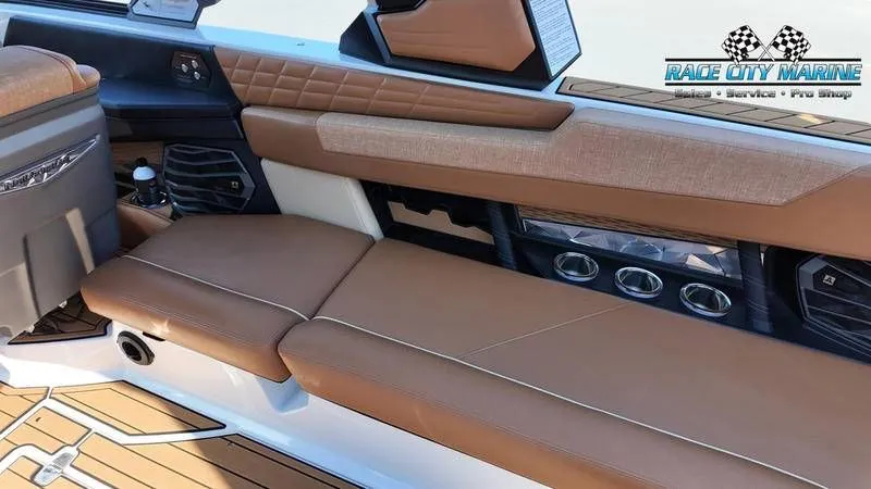 Slide: The Image of Nautique G25 2022 - 23