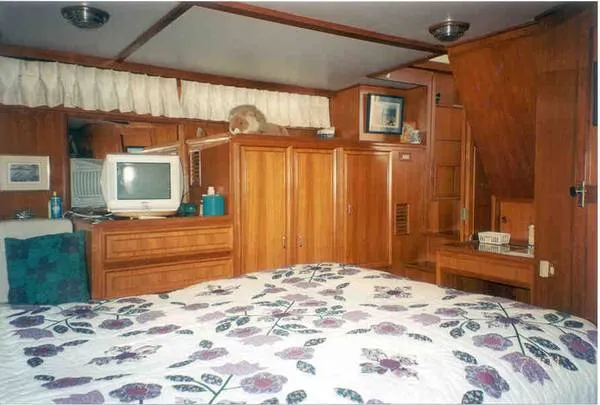Slide: The Image of Jefferson Sundeck Motoryacht 1988 - 3