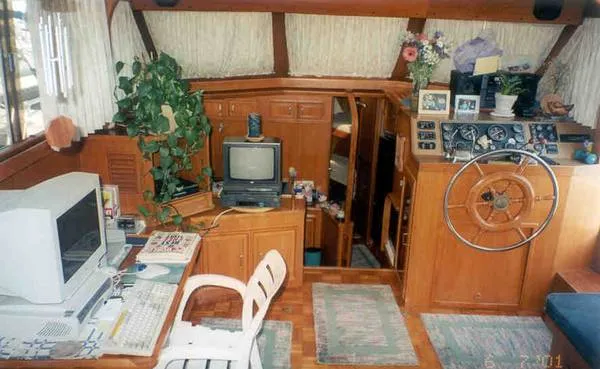 Slide: The Image of Jefferson Sundeck Motoryacht 1988 - 5
