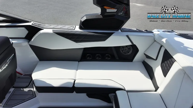 Slide: The Image of Nautique Super Air Nautique S21 2026 - 10