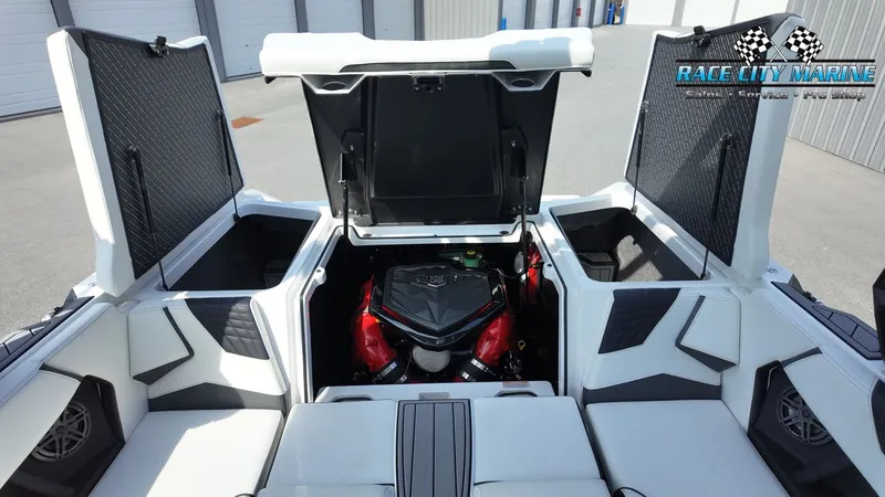 Slide: The Image of Nautique Super Air Nautique S21 2026 - 13