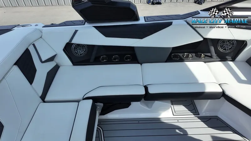 Slide: The Image of Nautique Super Air Nautique S21 2026 - 19