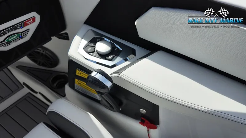 Slide: The Image of Nautique Super Air Nautique S21 2026 - 22