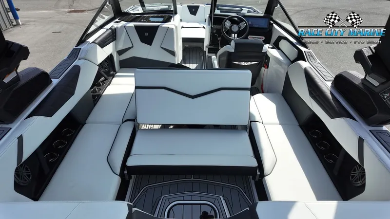 Slide: The Image of Nautique Super Air Nautique S21 2026 - 23