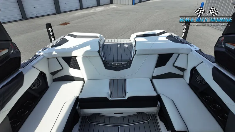 Slide: The Image of Nautique Super Air Nautique S21 2026 - 24