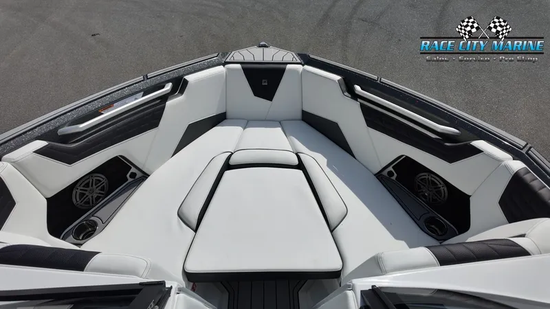 Slide: The Image of Nautique Super Air Nautique S21 2026 - 31