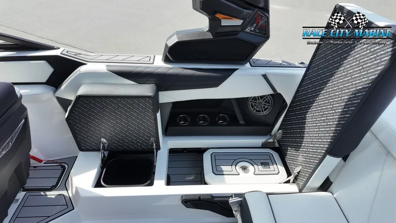 Slide: The Image of Nautique Super Air Nautique S21 2026 - 45