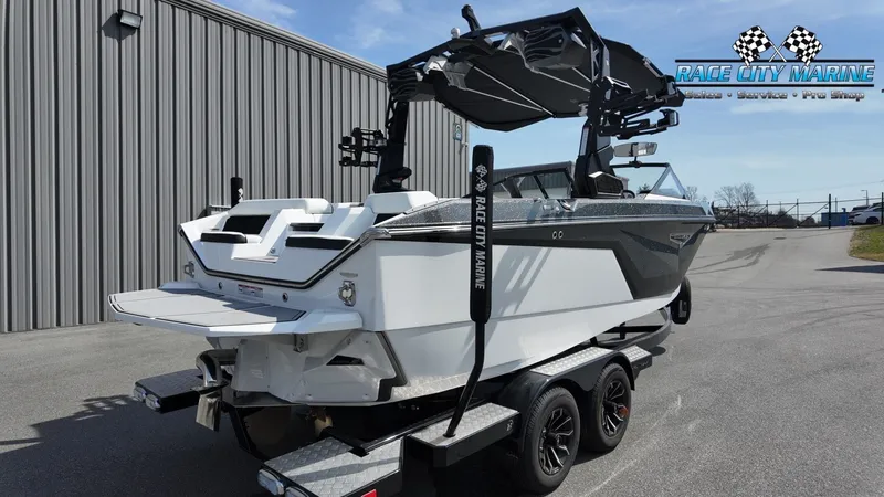 Slide: The Image of Nautique Super Air Nautique S21 2026 - 8