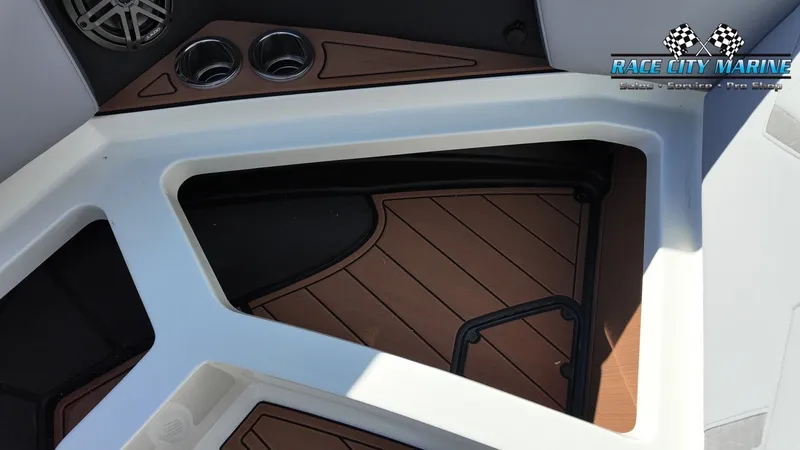 Slide: The Image of Nautique Super Air Nautique GS22 2026 - 10