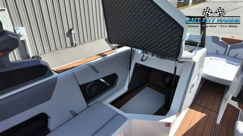 Slide: The Image of Nautique Super Air Nautique GS22 2026 - 30