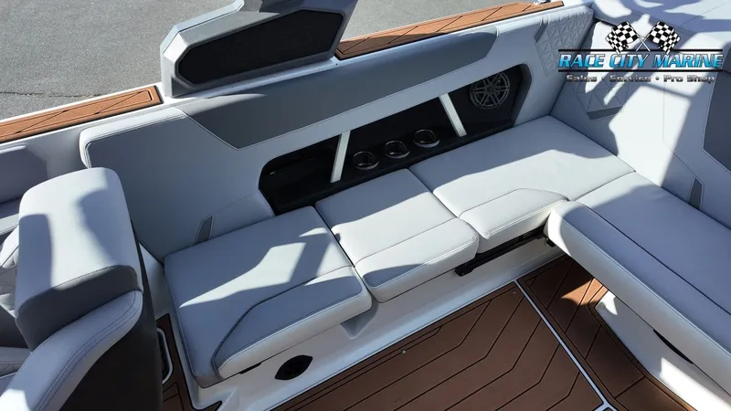 Slide: The Image of Nautique Super Air Nautique GS22 2026 - 9