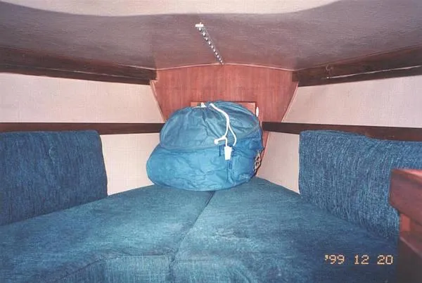 Slide: The Image of Catalina Sloop 1979 - 4
