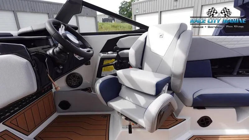 Slide: The Image of Nautique Super Air Nautique S23 2025 - 37