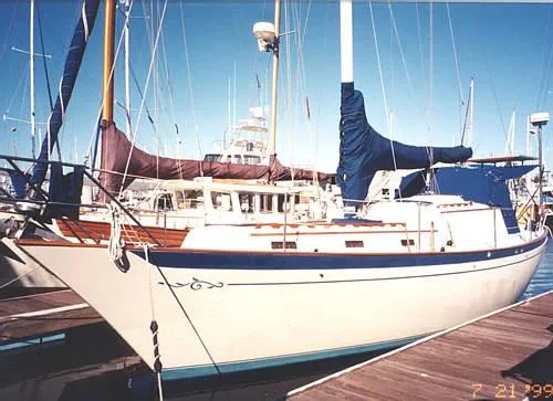 Slide: The Image of Islander 38C 1985 - 0
