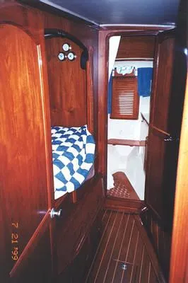 Slide: The Image of Islander 38C 1985 - 2