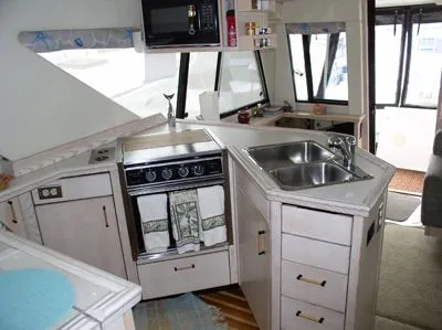 Slide: The Image of Bayliner 3988 Sedan 1995 - 6