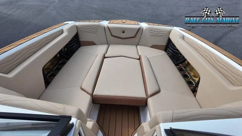 Slide: The Image of Nautique G25 2025 - 20