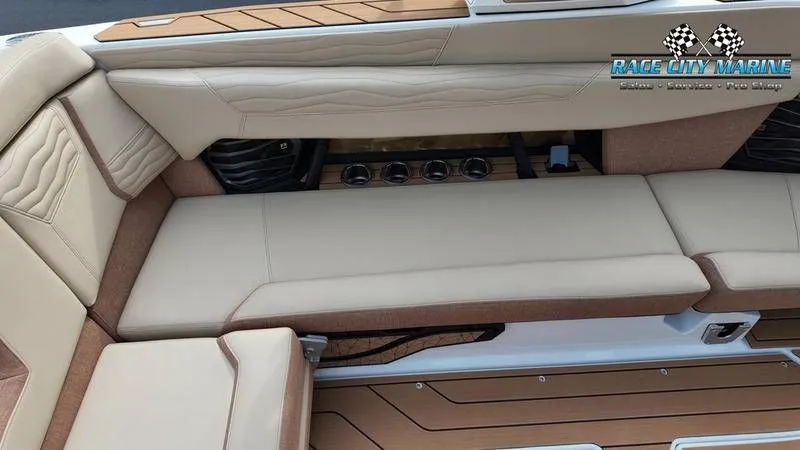 Slide: The Image of Nautique G25 2025 - 28