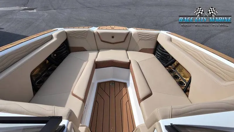 Slide: The Image of Nautique G25 2025 - 35