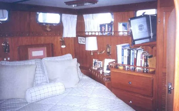 Slide: The Image of Spindrift Sundeck Motoryacht 1984 - 5