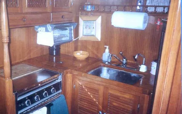 Slide: The Image of Spindrift Sundeck Motoryacht 1984 - 6
