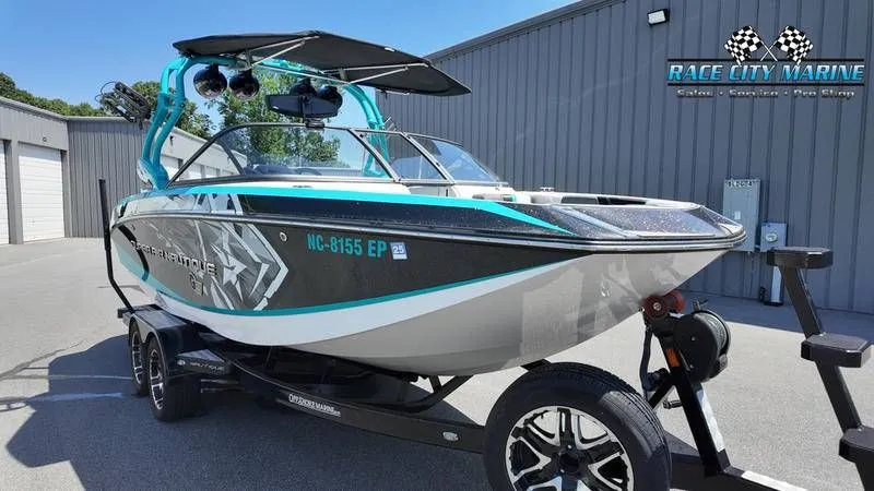 Slide: The Image of Nautique Super Air Nautique G21 2015 - 7