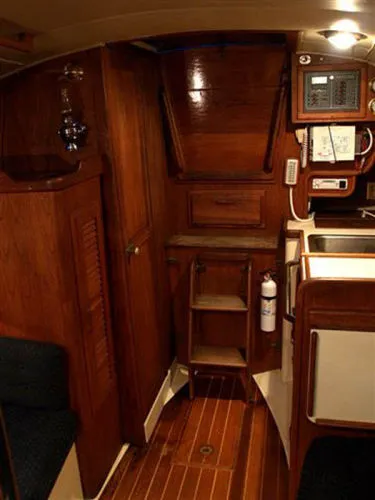 Slide: The Image of Pacific Seacraft Dana 24 1985 - 11