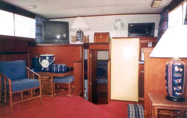 Slide: The Image of Trojan Double Cabin MY 1975 - 6