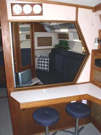 Slide: The Image of Sea Ray 390 Express 1987 - 6