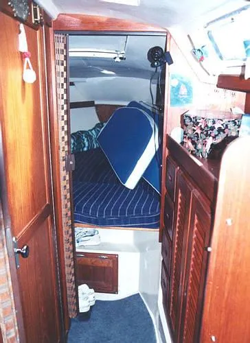 Slide: The Image of Catalina Sloop 1984 - 4