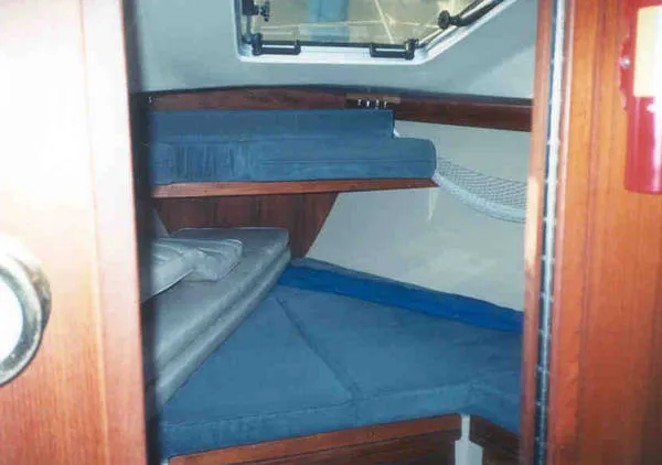 Slide: The Image of Catalina Sloop 1988 - 4