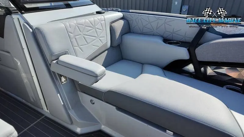 Slide: The Image of Nautique Paragon 25 2021 - 17