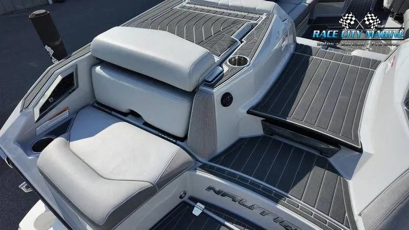 Slide: The Image of Nautique Paragon 25 2021 - 26