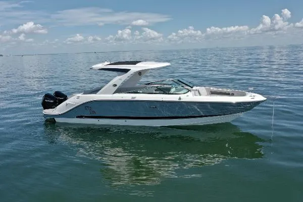 Slide: The Image of Sea Ray SLX 310 2023 - 0