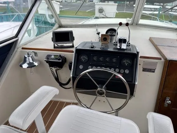 Slide: The Image of Chris-Craft 350 Catalina 1975 - 6
