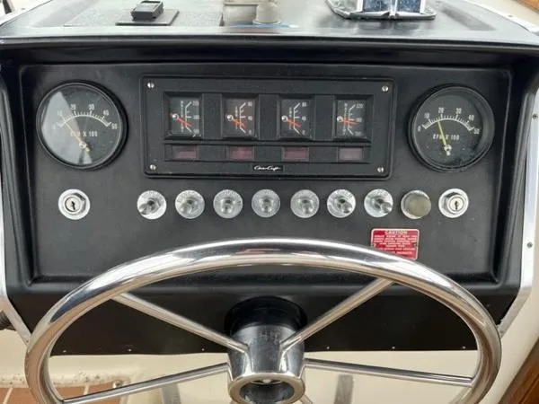 Slide: The Image of Chris-Craft 350 Catalina 1975 - 8
