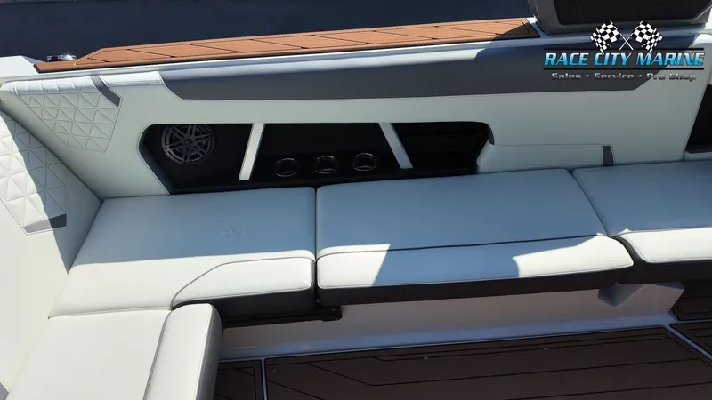 Slide: The Image of Nautique GS24 2026 - 12