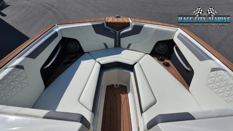 Slide: The Image of Nautique GS24 2026 - 24